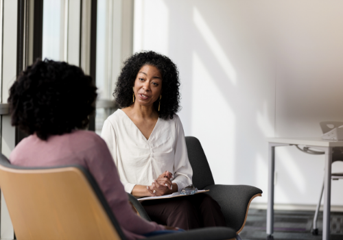 A Therapist in Peoria IL talking with her client