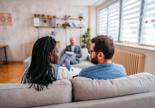 Couples Therapy Washington IL 1 Partners on a couch talking with a therapist during Couples Therapy in Washington IL
