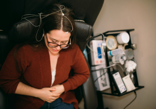 A woman undergoing Biofeedback and Neurofeedback in Peoria IL